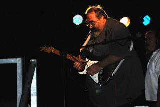 Max Calanca alla chitarra